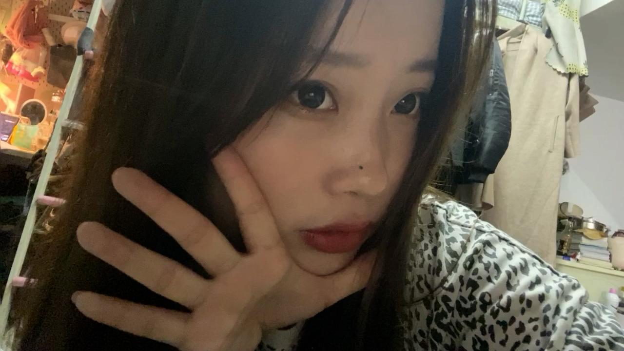 迷奸抖音上吊到的学生妹 太漂亮了 直接下药迷倒  粉嫩的小穴跟没开发过一样 第1张