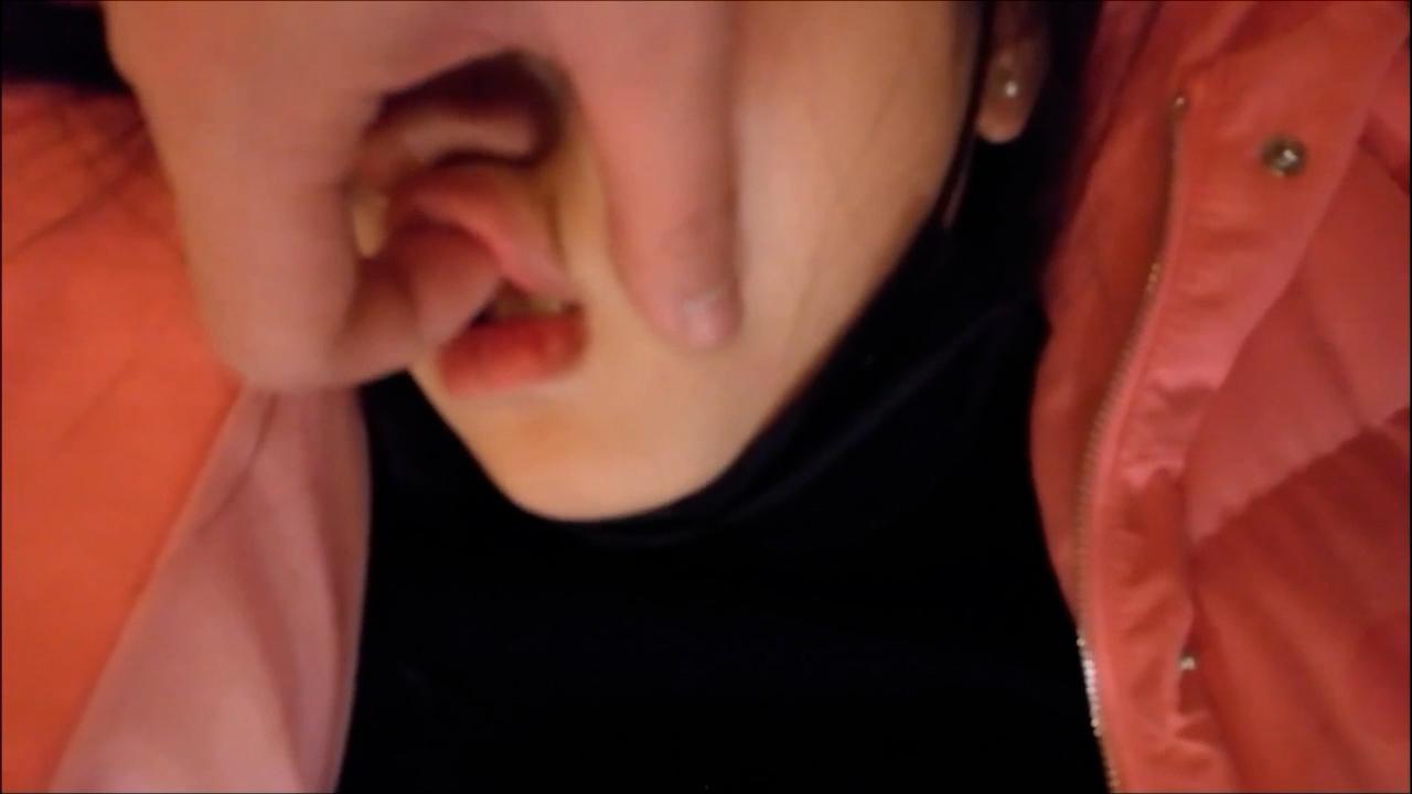 迷奸抖音上吊到的学生妹 太漂亮了 直接下药迷倒  粉嫩的小穴跟没开发过一样 第6张