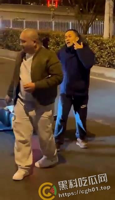 路怒症男子街头对战柔术黑带 反被黑带男技巧性挨打讹了15w 这就是会挨打的含金量  第2张