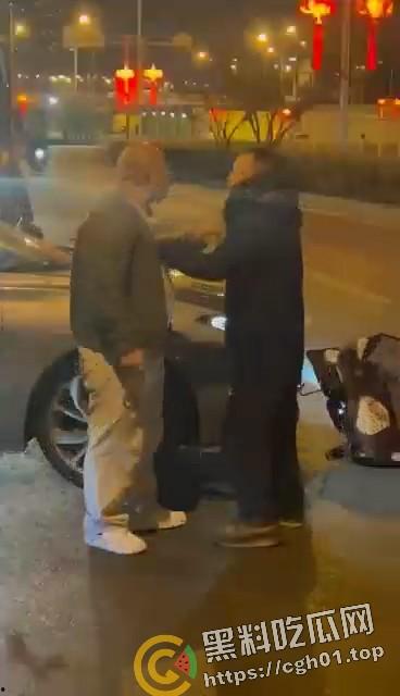 路怒症男子街头对战柔术黑带 反被黑带男技巧性挨打讹了15w 这就是会挨打的含金量  第4张