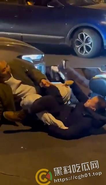 路怒症男子街头对战柔术黑带 反被黑带男技巧性挨打讹了15w 这就是会挨打的含金量  第6张