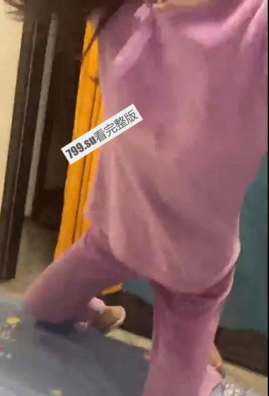 海角热播作品 哥哥替妹妹破处 鲜血染红嫩鲍被妈妈发现  第10张