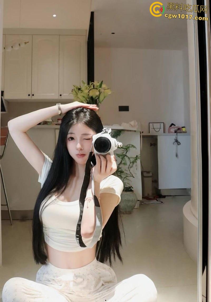 义乌抖音网红【小棉】，大尺度制服私拍流出，高颜甜妹揉乳扣穴，自慰娇喘白浆四溢，反差骚劲爆棚！  第3张