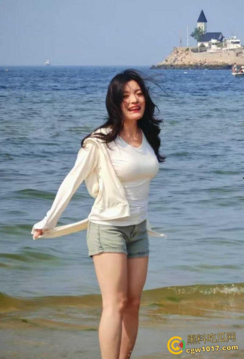 青岛巨乳良妻【许清栀】,圣诞制服装扮情趣猫耳,与情夫偷情约炮,吊带美乳女上骑乘,自拍露脸骚态尽显! 第2张 青岛巨乳良妻【许清栀】,圣诞制服装扮情趣猫耳,与情夫偷情约炮,吊带美乳女上骑乘,自拍露脸骚态尽显! 第2张