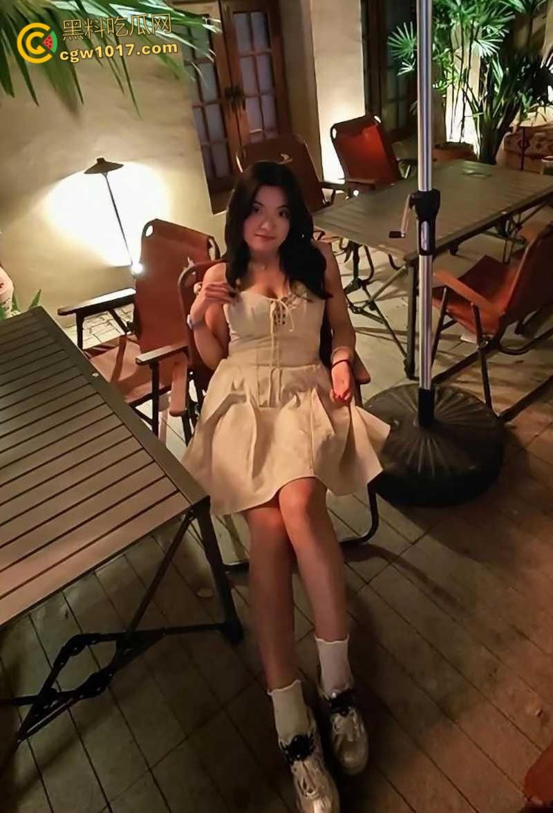 青岛巨乳良妻【许清栀】,圣诞制服装扮情趣猫耳,与情夫偷情约炮,吊带美乳女上骑乘,自拍露脸骚态尽显! 第3张 青岛巨乳良妻【许清栀】,圣诞制服装扮情趣猫耳,与情夫偷情约炮,吊带美乳女上骑乘,自拍露脸骚态尽显! 第3张