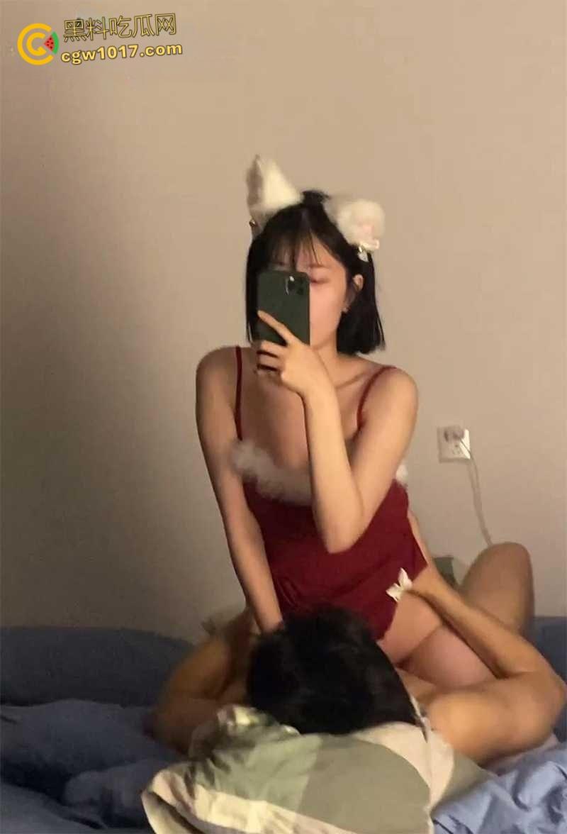 青岛巨乳良妻【许清栀】,圣诞制服装扮情趣猫耳,与情夫偷情约炮,吊带美乳女上骑乘,自拍露脸骚态尽显! 第4张 青岛巨乳良妻【许清栀】,圣诞制服装扮情趣猫耳,与情夫偷情约炮,吊带美乳女上骑乘,自拍露脸骚态尽显! 第4张