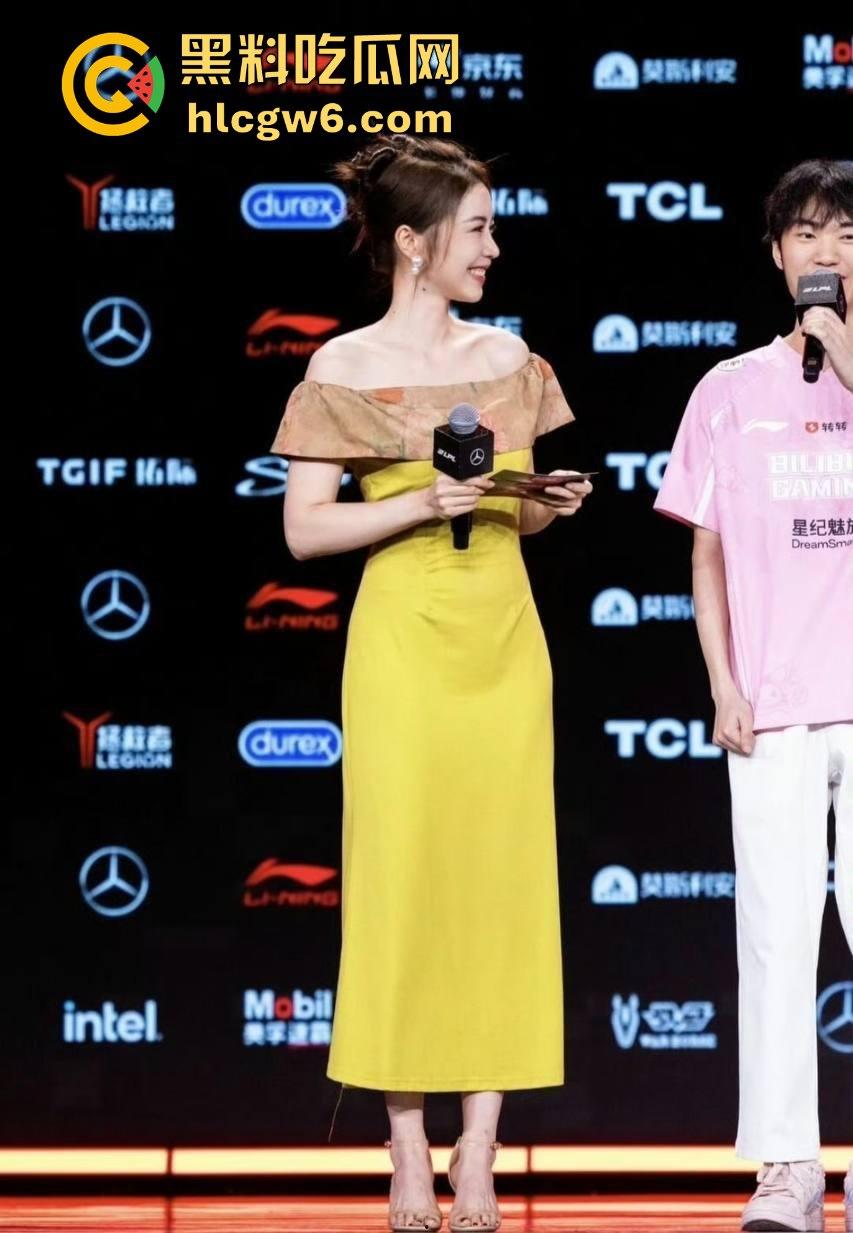 LOL主持人【余霜】疑似约炮视频流出!管泽元夺妻之仇不共戴天 极品身材一览无遗。 第13张 LOL主持人【余霜】疑似约炮视频流出!管泽元夺妻之仇不共戴天 极品身材一览无遗。 第13张