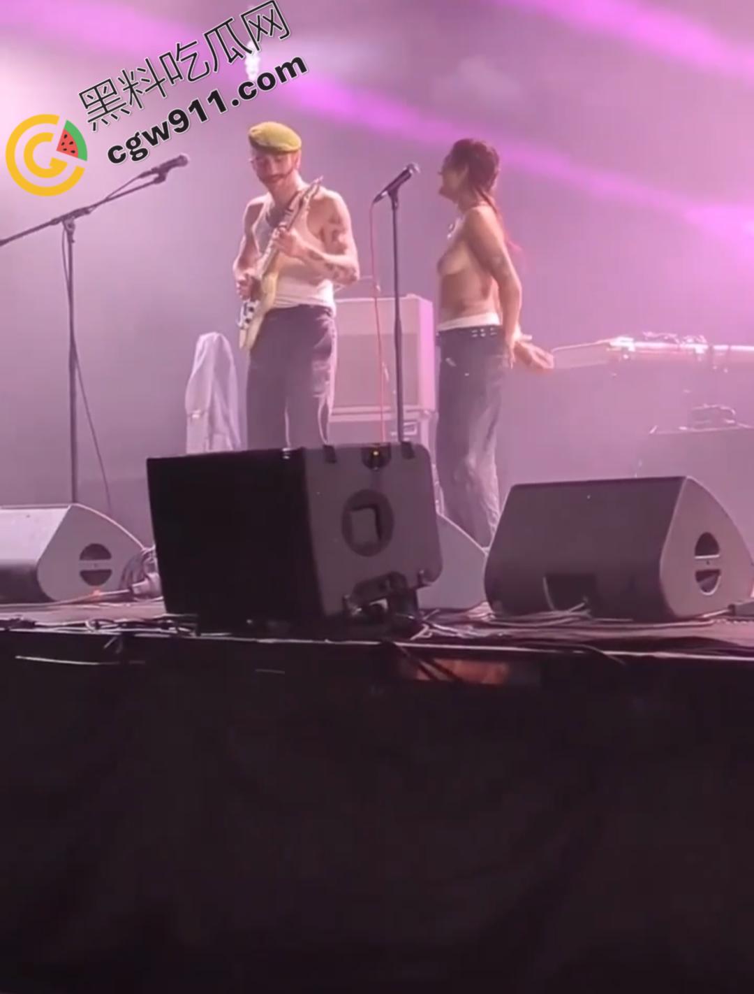 国外大瓜！法国摇滚女神【蕾贝嘉】音乐节上遭遇袭胸后索性全裸，魅力表演震撼全场  第7张