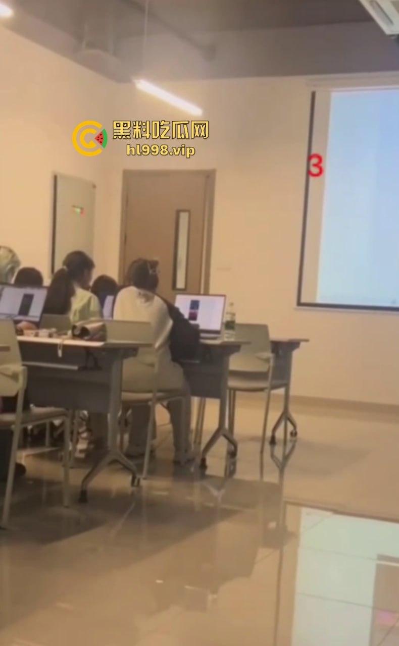 棒子欠削！浙大韩国外教在课堂上威胁中国女生不让毕业 一个西巴在中国地盘还敢撒野？  第7张