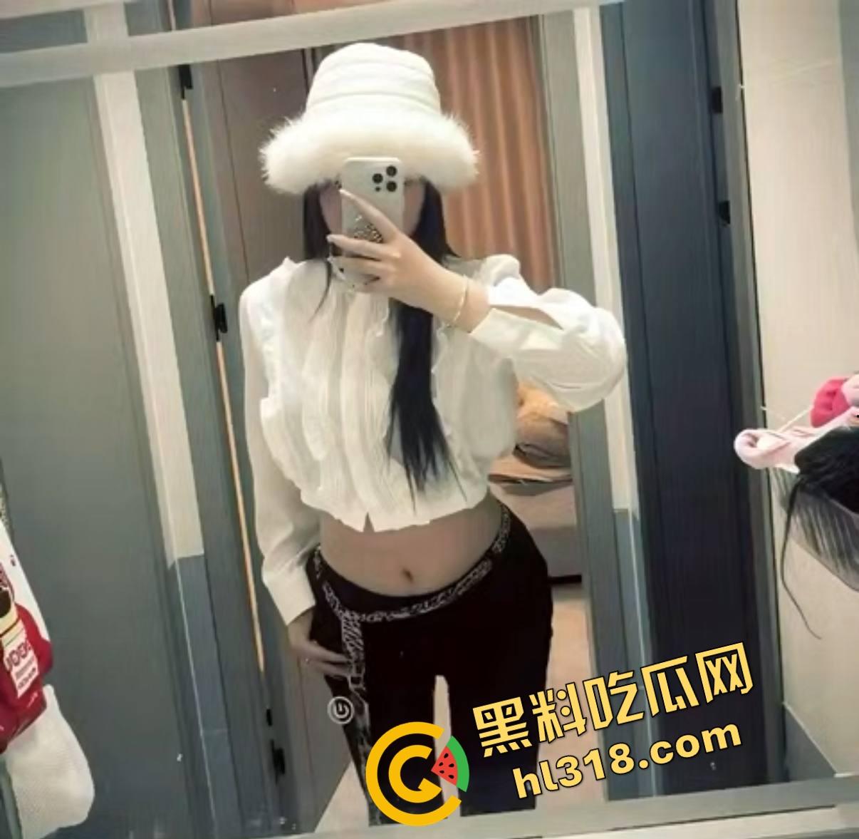 成都06年嫩妹『夏郁』酒吧喝点就带去酒店爆肏，刚进门就喊要大鸡巴，小骚逼掐脖子伸舌头欠操到不行！  第3张