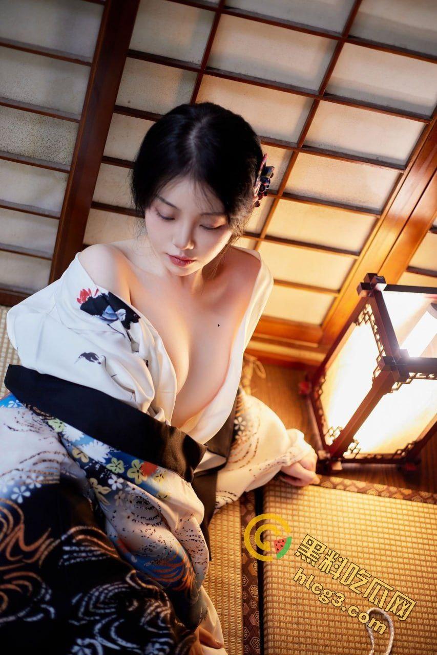 【一颗榴莲】福利姬8月露点自拍视频泄密！性感反差引发热议  第2张