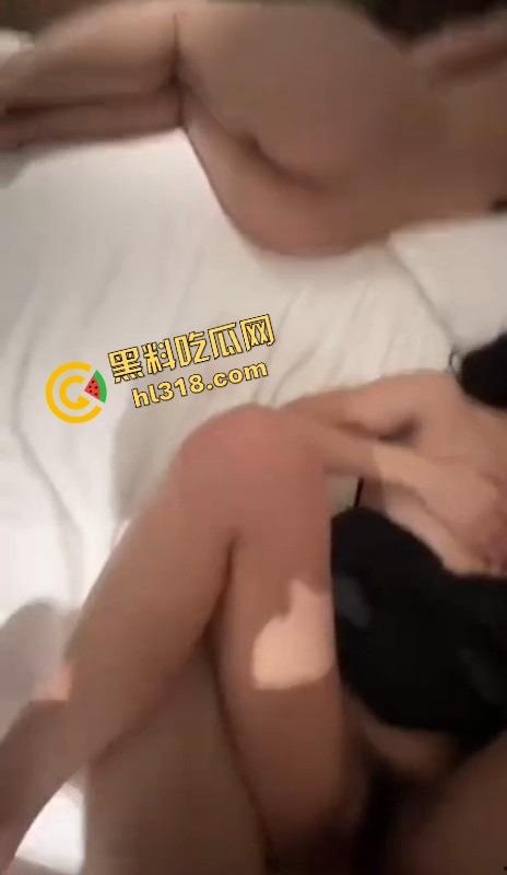 成都06年嫩妹『夏郁』酒吧喝点就带去酒店爆肏，刚进门就喊要大鸡巴，小骚逼掐脖子伸舌头欠操到不行！  第9张