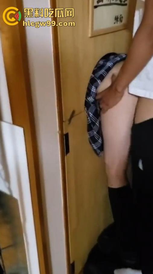 帝都调教大佬神级操作，亲手养成的骚逼变成公厕，群友轮番带套上阵爆操，这才是真正的共享经济！  第12张