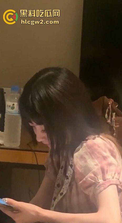 南京楼盘销售妹『吴佳怡』心甘情愿被潜规则！为了卖房主动吃鸡吧，小婊子为了能当销冠卖房卖到送逼！  第3张