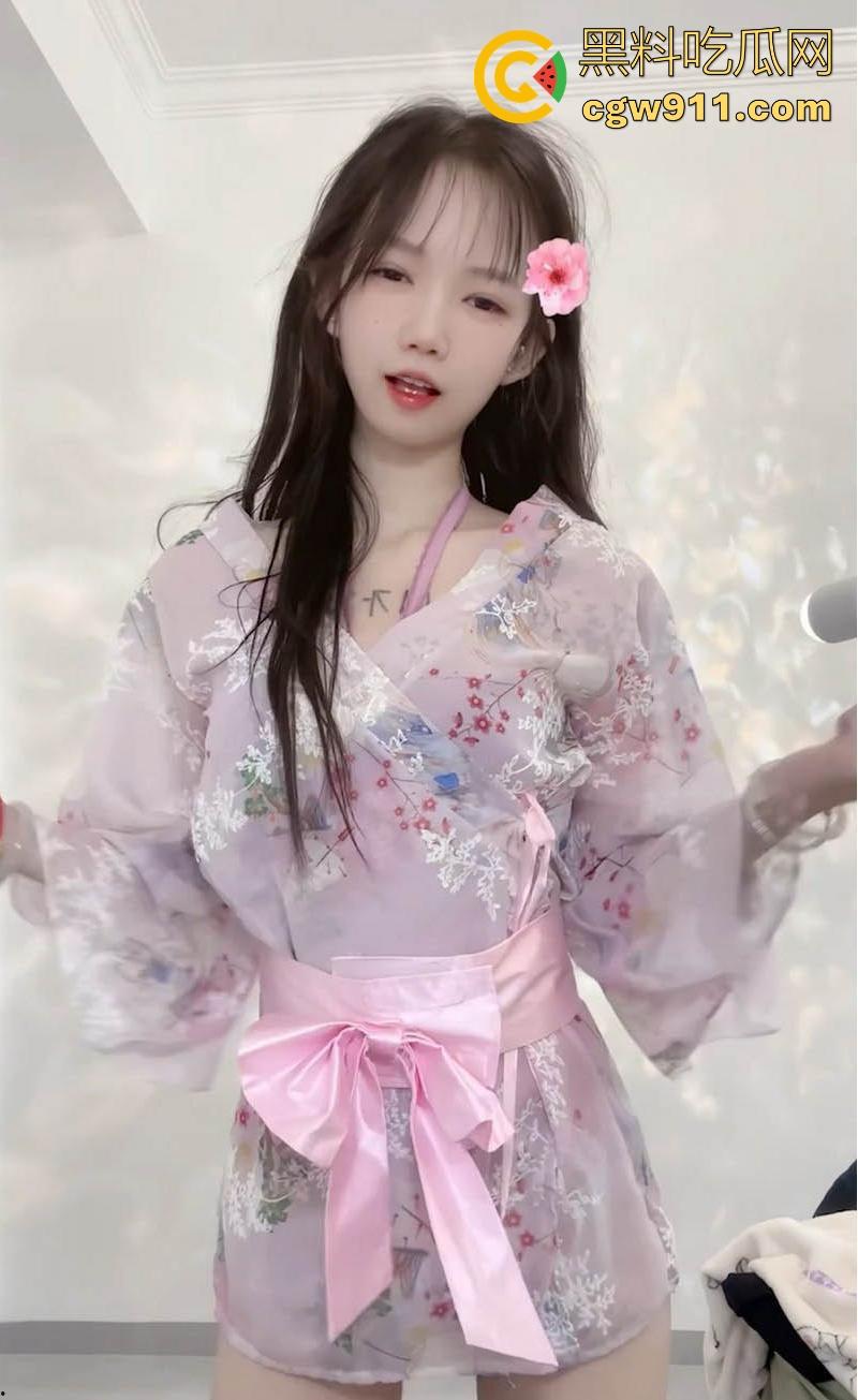 新晋可爱清纯福利姬【小妮子】黑丝袜福利强势来袭!情趣装裸舞翘臀狂摇,阴唇薄薄湿润拉丝,已分泌晶莹爱液! 第2张 新晋可爱清纯福利姬【小妮子】黑丝袜福利强势来袭!情趣装裸舞翘臀狂摇,阴唇薄薄湿润拉丝,已分泌晶莹爱液! 第2张