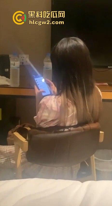 南京楼盘销售妹『吴佳怡』心甘情愿被潜规则！为了卖房主动吃鸡吧，小婊子为了能当销冠卖房卖到送逼！  第9张