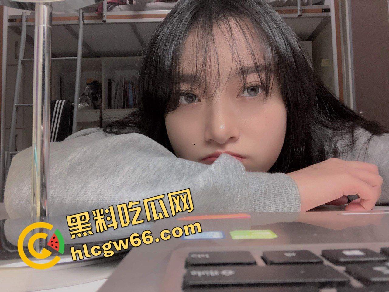 湖南长沙美术学院校花『范琳琳』被渣男爆出啪啪全片，反差骚穴被干到翻白眼，这也太会叫了！  第2张