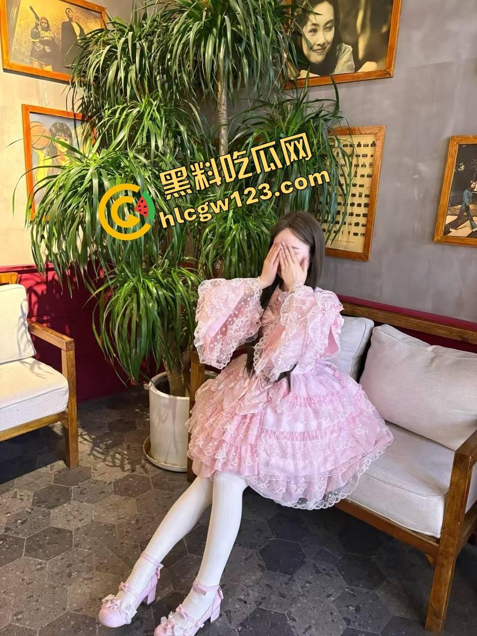 芜湖全季酒店透窗偷拍对面打炮，哥们不拉窗帘爆操醉妹，瓜友边抽烟边偷拍喊太会干了兄弟！  第2张