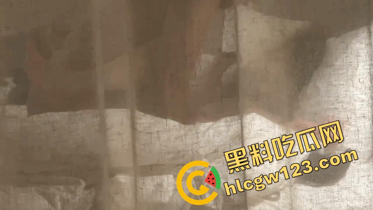 芜湖全季酒店透窗偷拍对面打炮，哥们不拉窗帘爆操醉妹，瓜友边抽烟边偷拍喊太会干了兄弟！  第10张