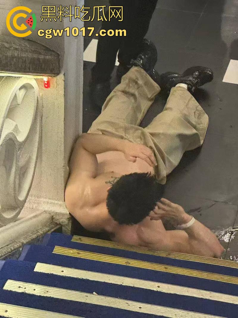 肌肉男【埃里克斯】酒精中毒，当场晕厥摔伤，竟被人拍下造谣，事实已经澄清，酒吧出面解释谣言！  第6张