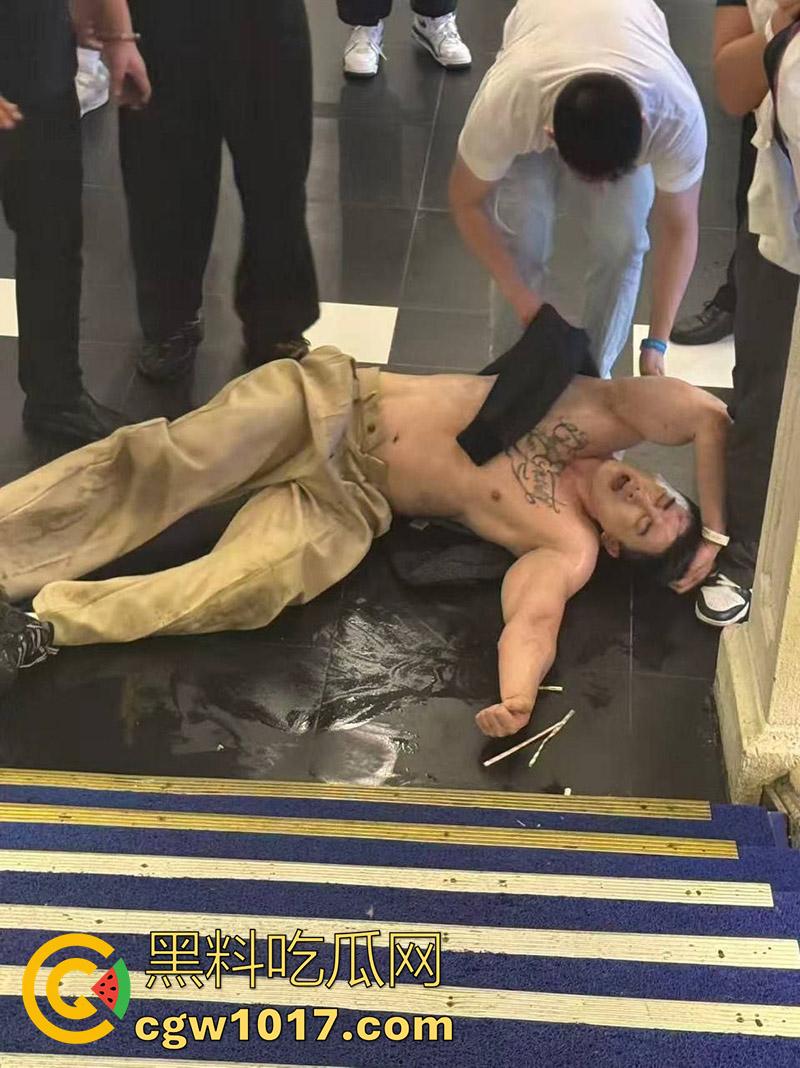 肌肉男【埃里克斯】酒精中毒，当场晕厥摔伤，竟被人拍下造谣，事实已经澄清，酒吧出面解释谣言！  第7张