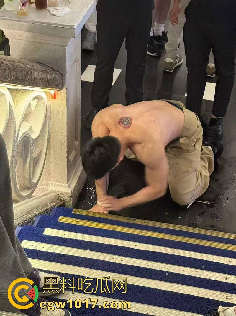 肌肉男【埃里克斯】酒精中毒，当场晕厥摔伤，竟被人拍下造谣，事实已经澄清，酒吧出面解释谣言！  第8张