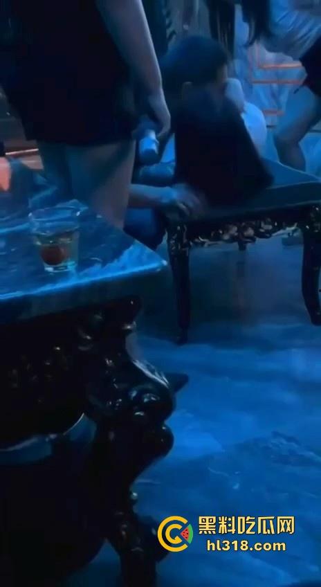 玩归玩闹归闹,KTV里别拍照！KTV那些淫乱骚逼时刻，只要钱到位，什么都能玩！  第6张