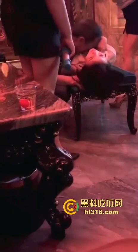玩归玩闹归闹,KTV里别拍照！KTV那些淫乱骚逼时刻，只要钱到位，什么都能玩！  第7张