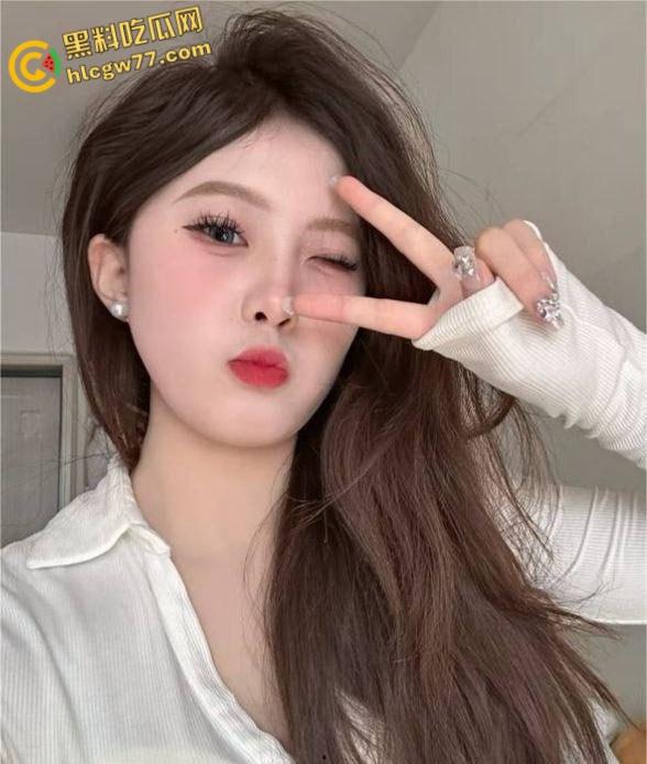 极品白虎御姐【刘雯雯】，情趣黑丝勾魂，金主爸爸狂抽猛插，淫水泛滥的极致征服！  第1张