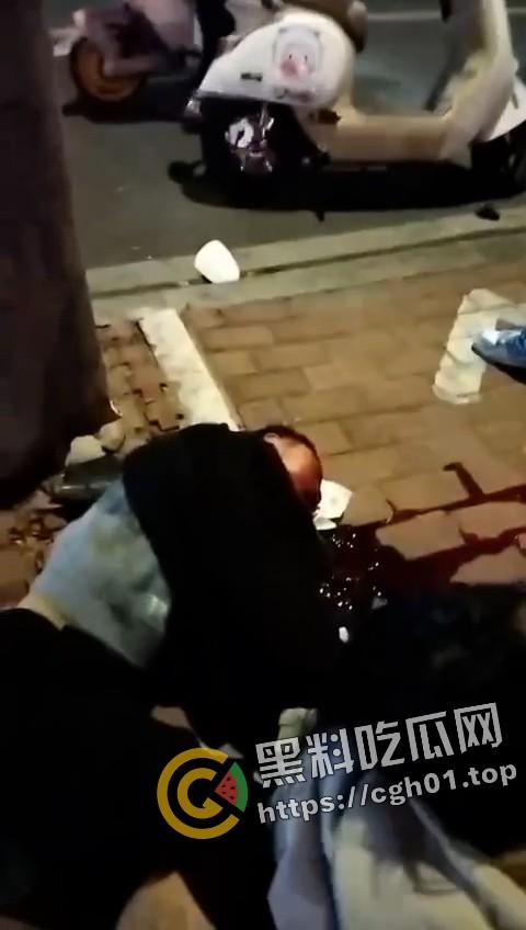 大快人心！广西精神小伙深夜飙车失误 脑浆都撞出来撒一点 血腥慎点  第2张