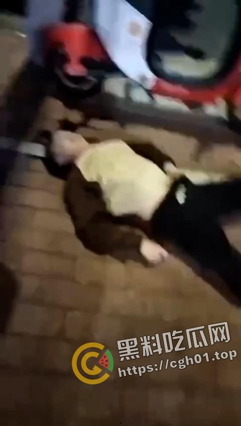 大快人心！广西精神小伙深夜飙车失误 脑浆都撞出来撒一点 血腥慎点  第7张