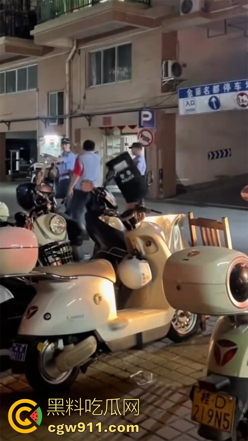 广西藤县河西疯牛伤人事件，伤者正在治疗疯牛仍在逃，警方联合多部门在大冲肚区域追捕！  第7张