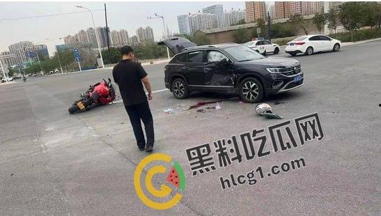 又抬走一位 女骑士摩托车祸！骑摩托车不仅让你拥有S型身材 还能拥有一对完美的假肢！  第3张