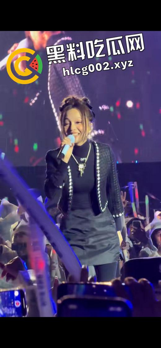 【张韶涵】昆山商演拉稀现场！前排恶臭难闻高喊退票 微博公关删热搜 这下真的是追星追到拉稀了都  第1张