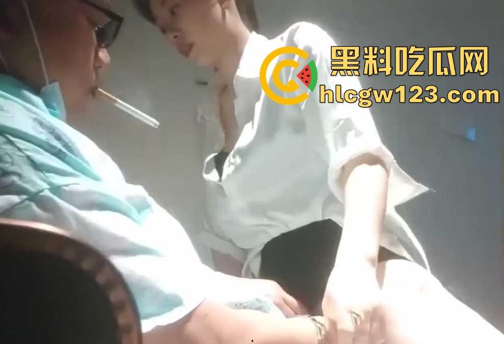 撩妹大神按摩店勾搭巨乳熟女技师 抱着大肥臀进入包房后就是一顿插 这老哥是真没吃饱！  第4张