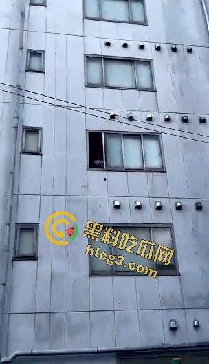 公共场所疯狂自慰,胆量堪比超级英雄,这样的行为真敢看! 第2张 公共场所疯狂自慰,胆量堪比超级英雄,这样的行为真敢看! 第2张