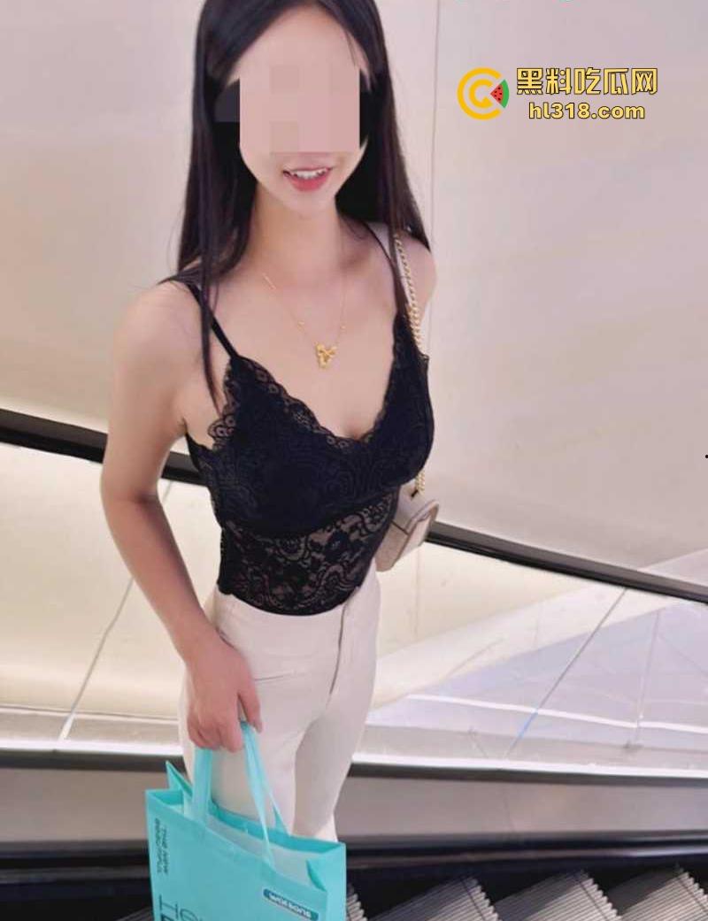 酒店约操美臀亲姐，极品性感身材，裤子舍不得脱，剪开裤缝就操，无套爆操美鲍喷水量惊人！  第1张