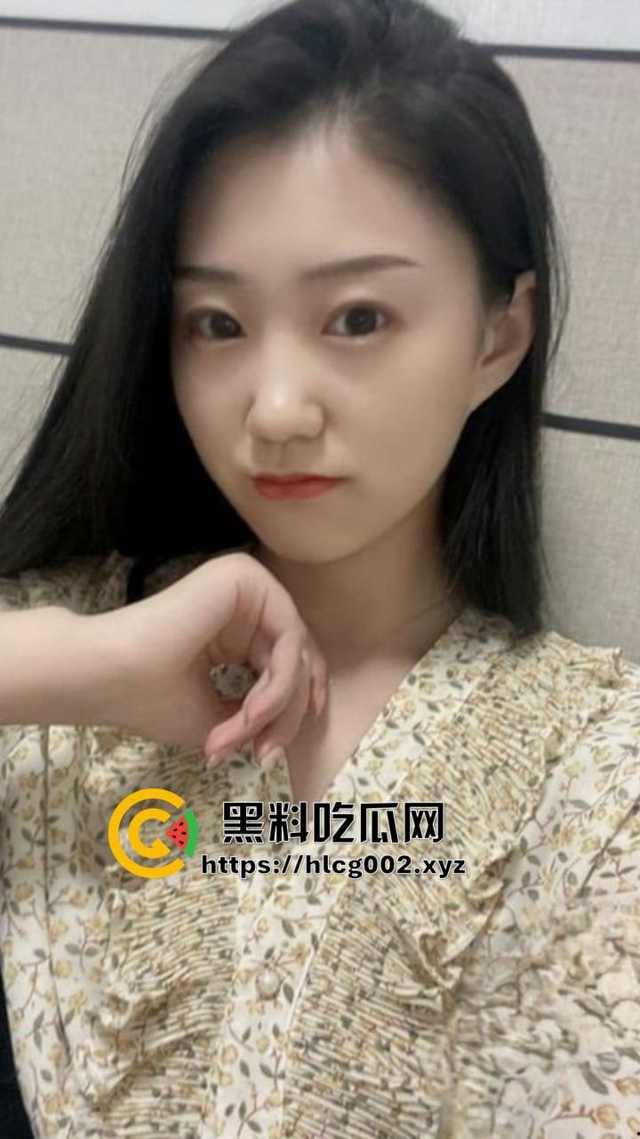 广东30岁极品性瘾骚妇欣欣背着丈夫勾引领导带回家无套啪啪！骚话不断 领导直接被榨干！  第2张