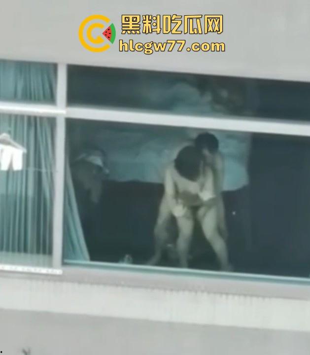 狗男女不拉窗帘激情性爱 窗前站立打桩爆操 全过程被对面楼瓜友偷拍记录! 第5张 狗男女不拉窗帘激情性爱 窗前站立打桩爆操 全过程被对面楼瓜友偷拍记录! 第5张