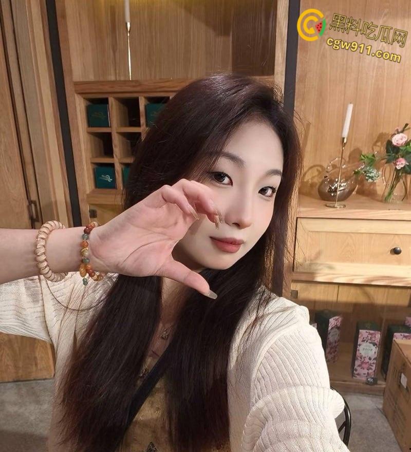 深圳高颜值模特【朱瑶】，到处勾引金主爸爸，露脸深喉口交，情趣道具调教自慰，妥妥的玩物罢了 ！  第1张