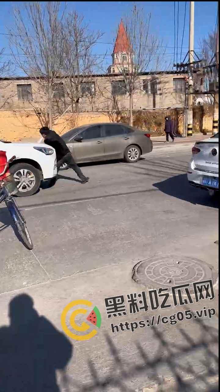 秦皇岛昌黎县妻子因忍受不了家庭暴力 开车碾压大自己20岁丈夫后离去 现场画面曝光  第5张