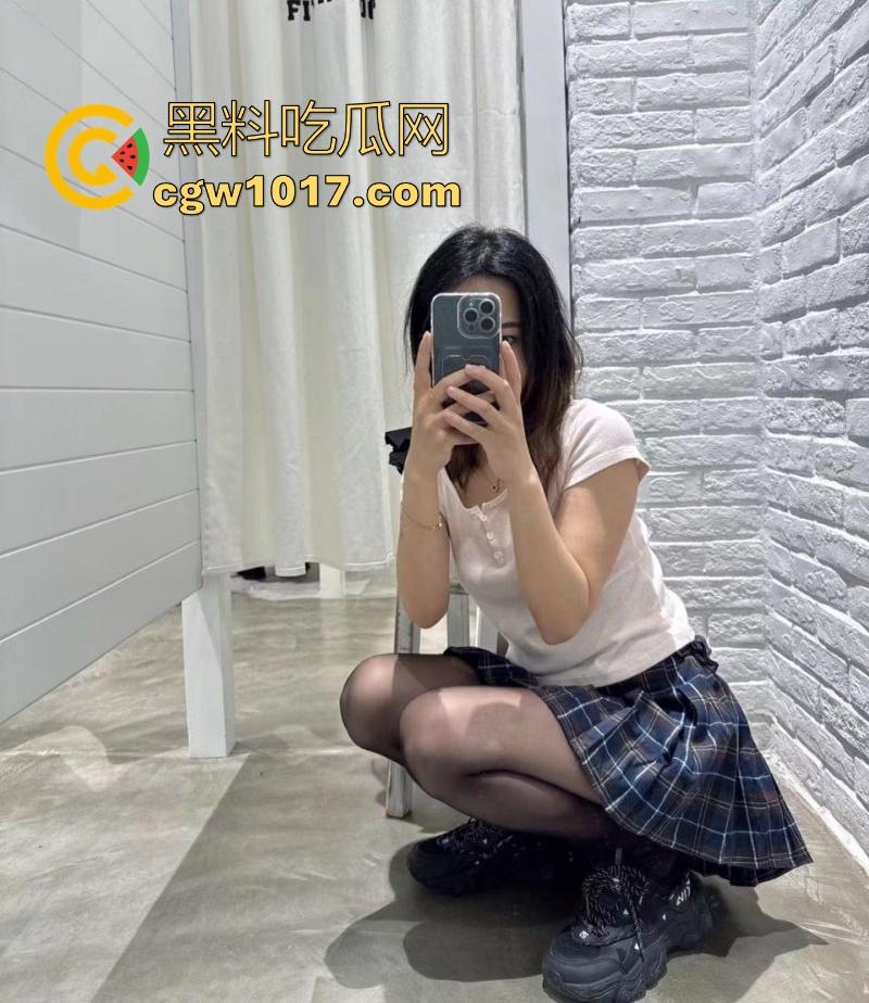 软件约炮拜金女S,网上到处聊骚寻找男奴,线下约出到酒店各种玩弄后反被爆操,足交,舔脚,踩阳具等玩法一应俱全! 第1张 软件约炮拜金女S,网上到处聊骚寻找男奴,线下约出到酒店各种玩弄后反被爆操,足交,舔脚,踩阳具等玩法一应俱全! 第1张