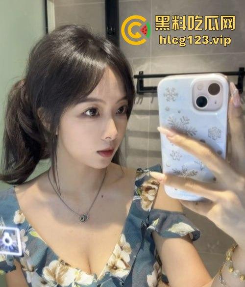 广西南宁咖啡店老板娘马苏被曝偷情！黑丝后入猛操到欲仙欲死，简直就是人间尤物！  第1张