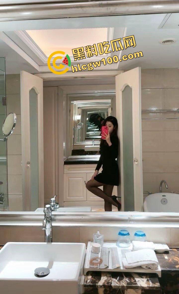 抖音辽宁工业大三反差婊骚货女大『魏魏』穿黑丝与大哥诱惑干炮 骚臀直上直下淫荡榨精！原创独家曝光流出！  第4张