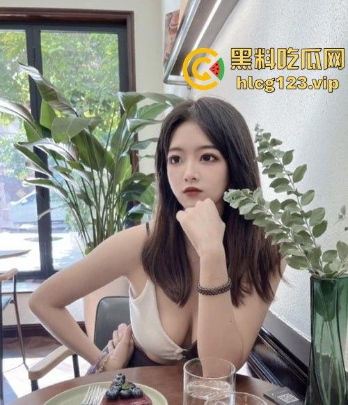 广西南宁咖啡店老板娘马苏被曝偷情！黑丝后入猛操到欲仙欲死，简直就是人间尤物！  第5张