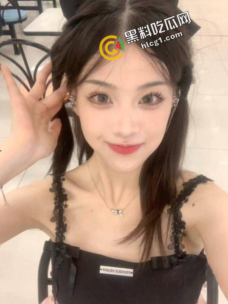 广西艺术学院女大学生『邓乐颖』黑逼带粉 与男友玩SM 视频流出  第2张
