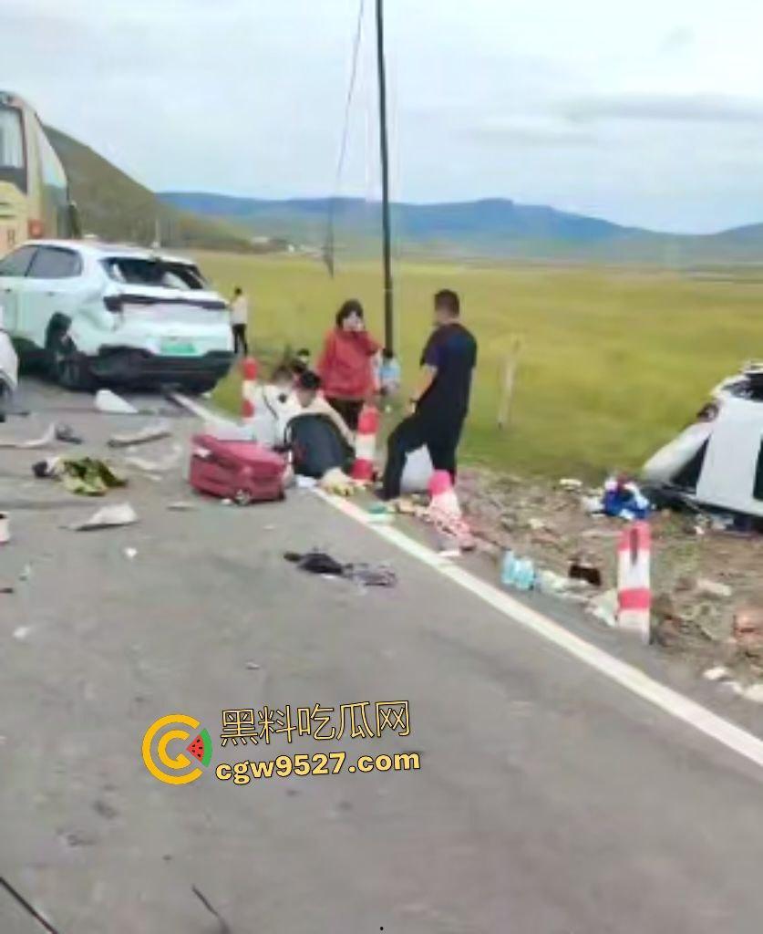 内蒙古赤峰水泥罐车失控狂撞!小米YU7成救命神器,车毁人安车主倒车神速变藤原拓海! 第6张 内蒙古赤峰水泥罐车失控狂撞!小米YU7成救命神器,车毁人安车主倒车神速变藤原拓海! 第6张