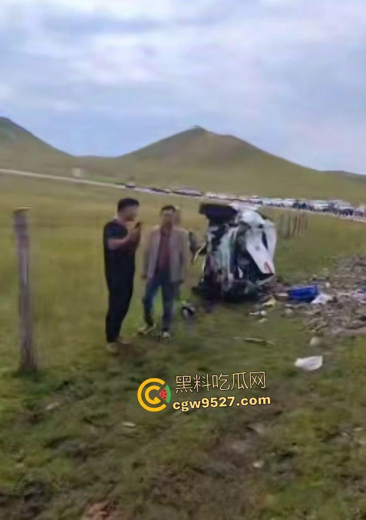 内蒙古赤峰水泥罐车失控狂撞!小米YU7成救命神器,车毁人安车主倒车神速变藤原拓海! 第8张 内蒙古赤峰水泥罐车失控狂撞!小米YU7成救命神器,车毁人安车主倒车神速变藤原拓海! 第8张