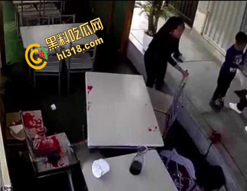 正当下午茶时间，南美一杀手大摇大摆，当街爆头一家之主，同行妻女吓傻了，这得留下多深的阴影！  第5张