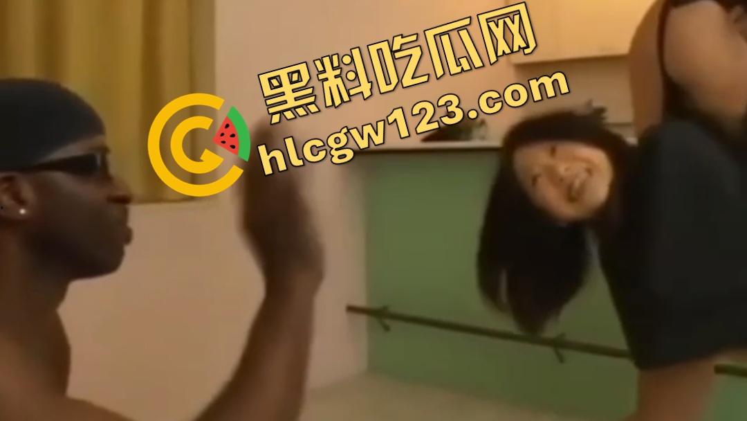 骨瘦如柴与黑大吊对决!平胸排骨精被黑鬼猛操,瘦到像竹竿,估计这比肥的还要紧吧! 第8张 骨瘦如柴与黑大吊对决!平胸排骨精被黑鬼猛操,瘦到像竹竿,估计这比肥的还要紧吧! 第8张